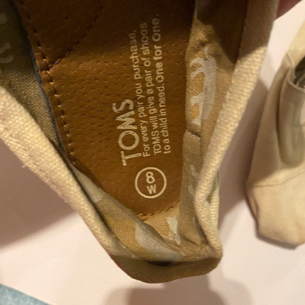 Linen Toms - Picture 3 of 4